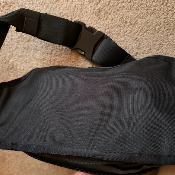 NEW The North Face Black Belt Bag - Picture 4 of 6